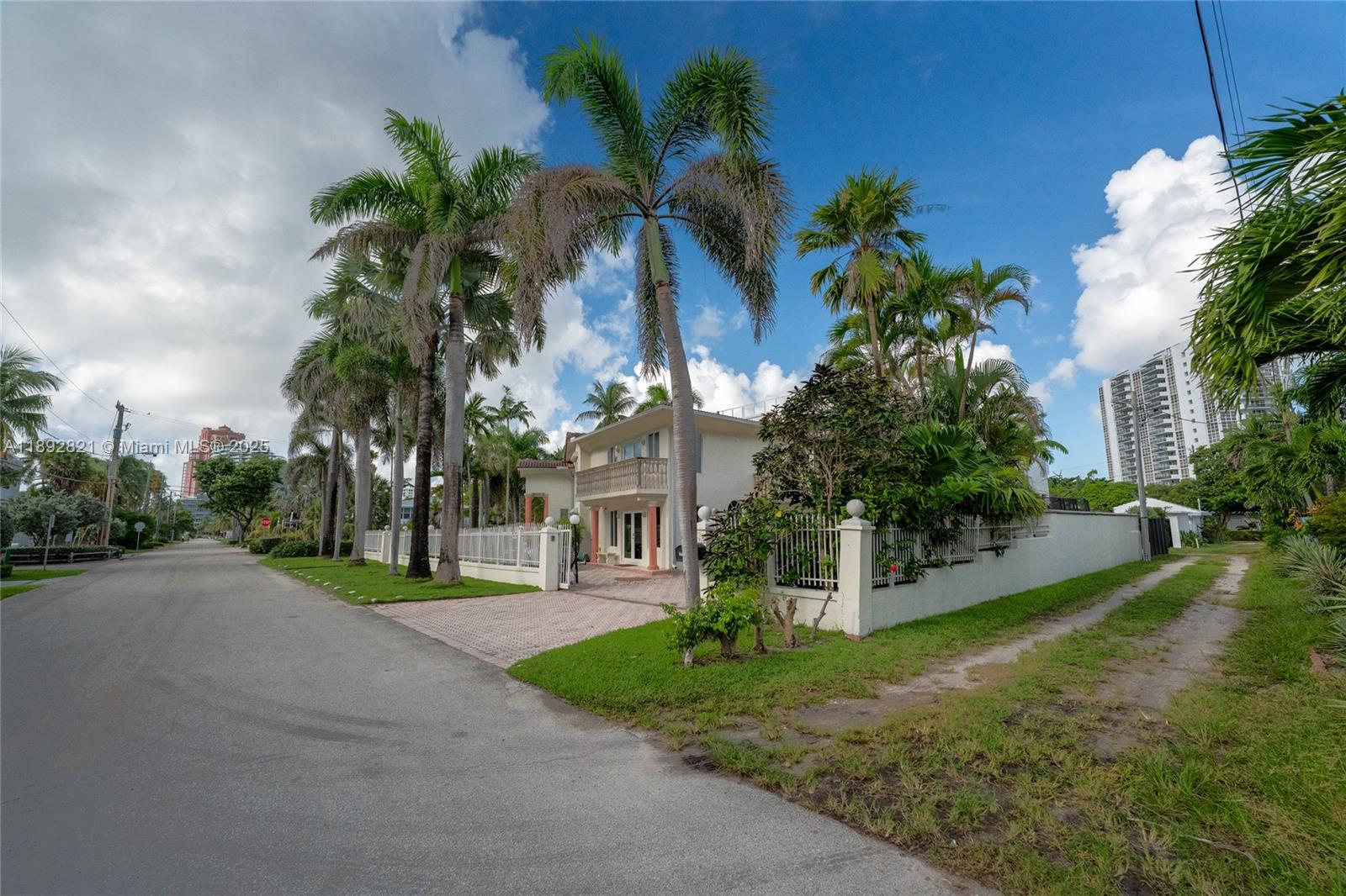 LAUDERDALE BEACH - Residential