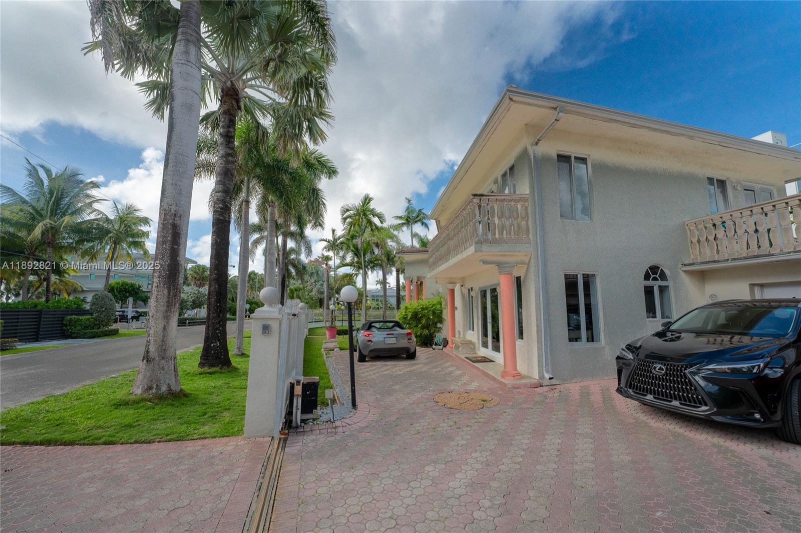 LAUDERDALE BEACH - Residential