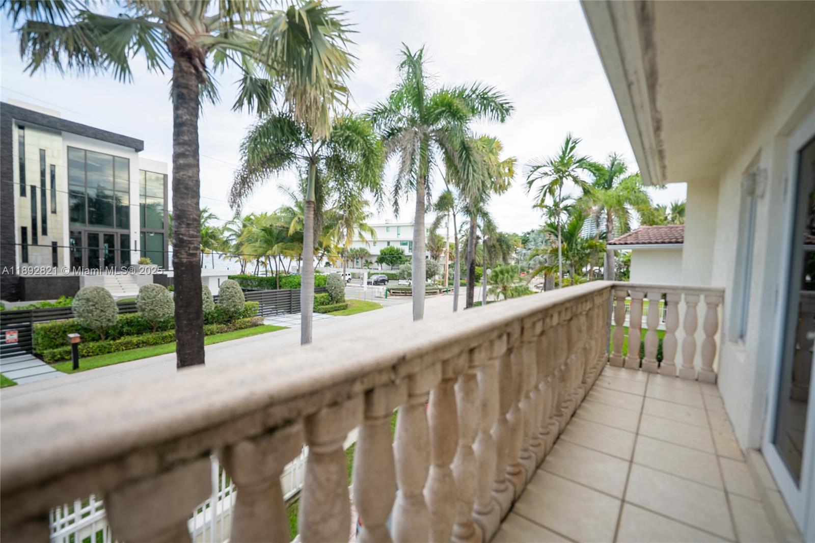 LAUDERDALE BEACH - Residential