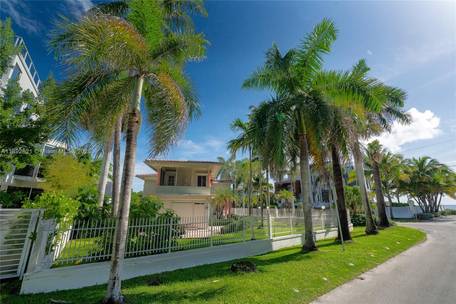 LAUDERDALE BEACH - Residential