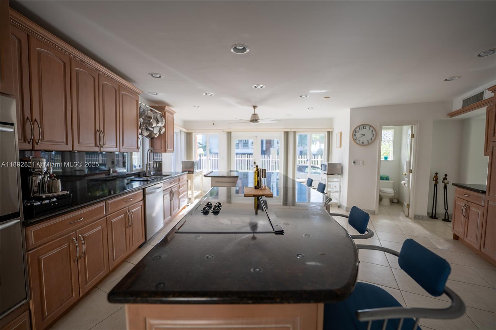 LAUDERDALE BEACH - Residential