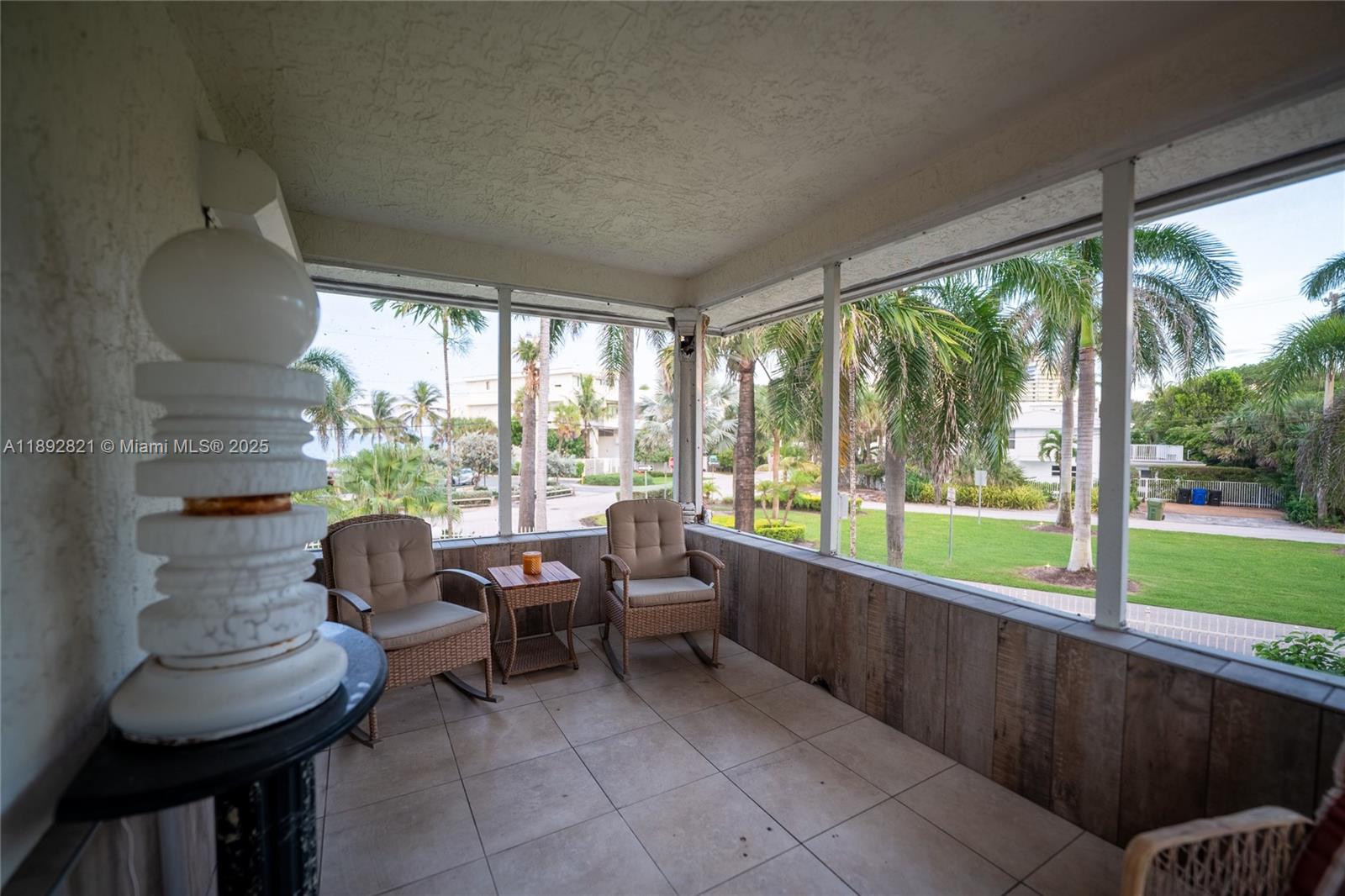 LAUDERDALE BEACH - Residential