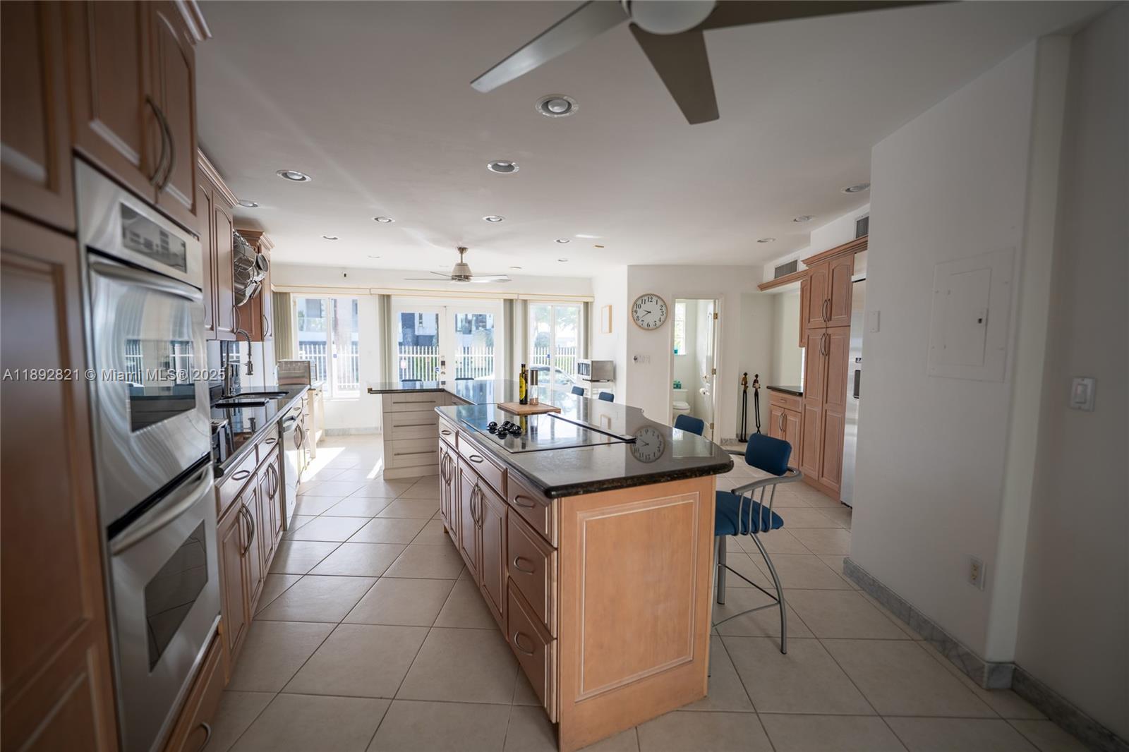 LAUDERDALE BEACH - Residential