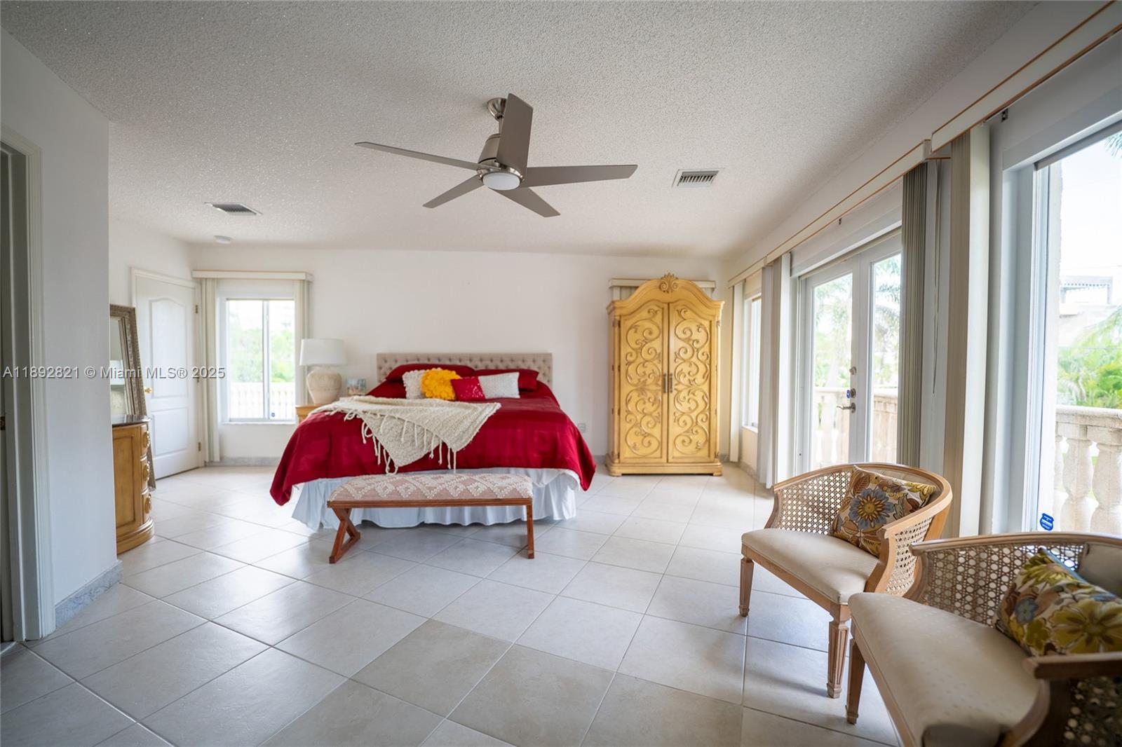 LAUDERDALE BEACH - Residential