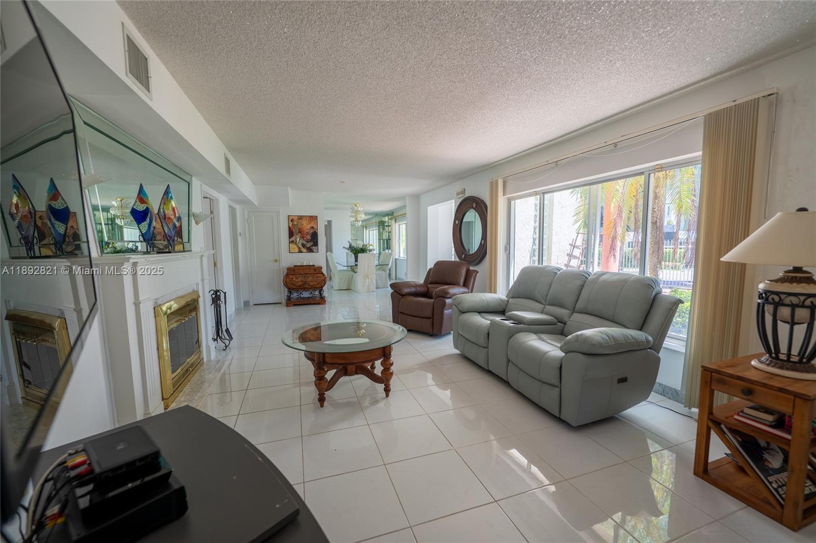 LAUDERDALE BEACH - Residential