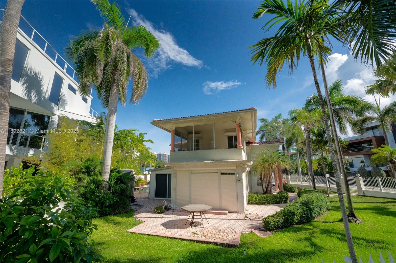 LAUDERDALE BEACH - Residential