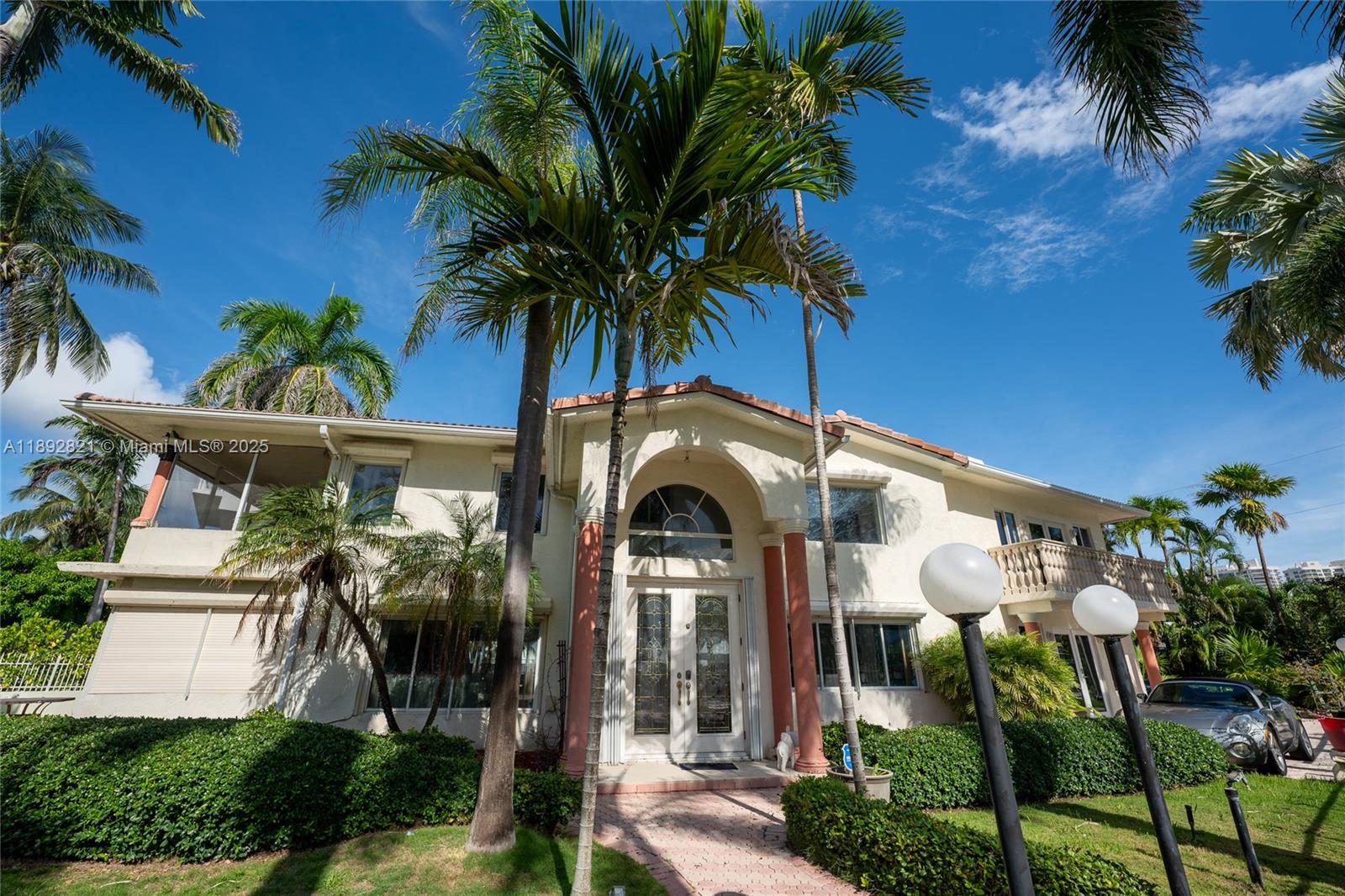 LAUDERDALE BEACH - Residential