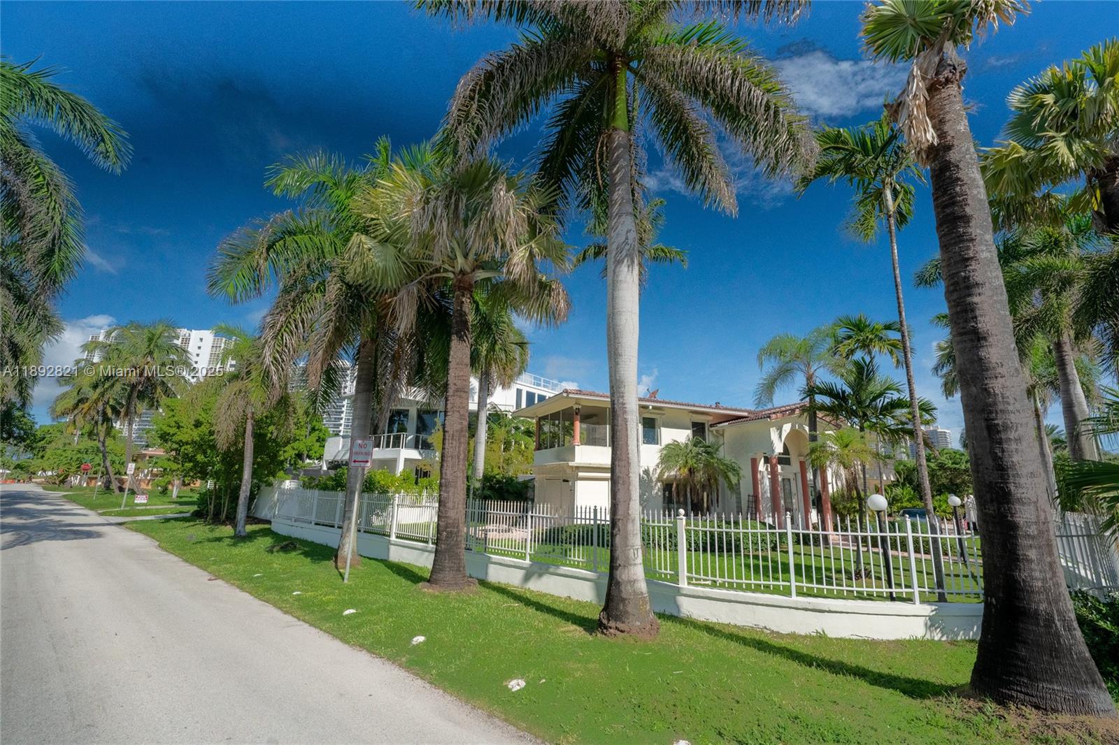 LAUDERDALE BEACH - Residential