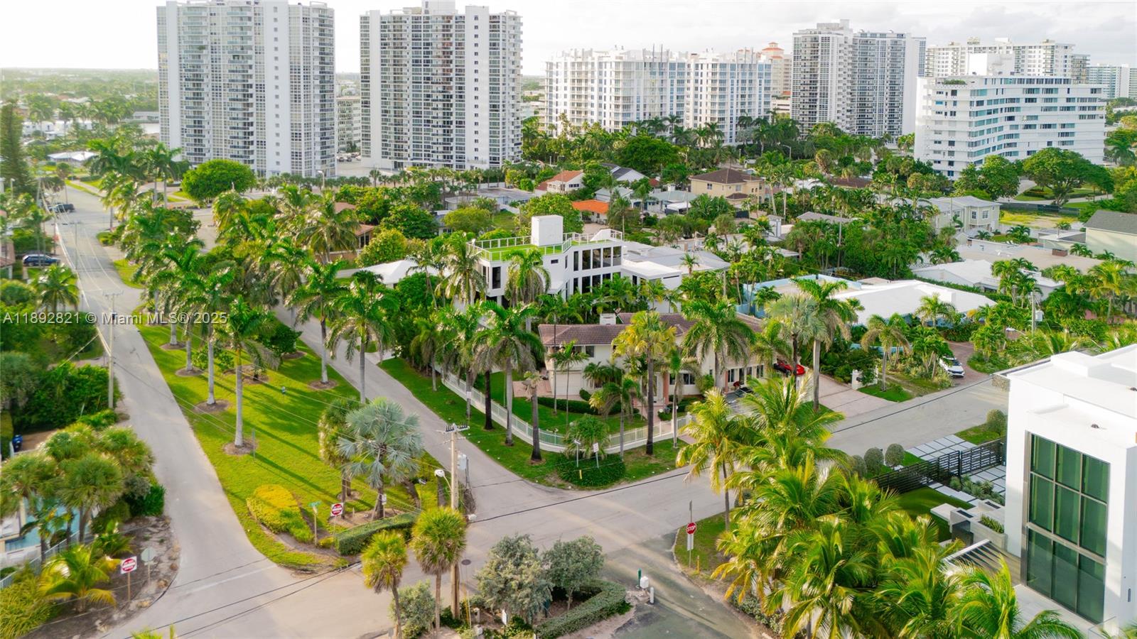 LAUDERDALE BEACH - Residential