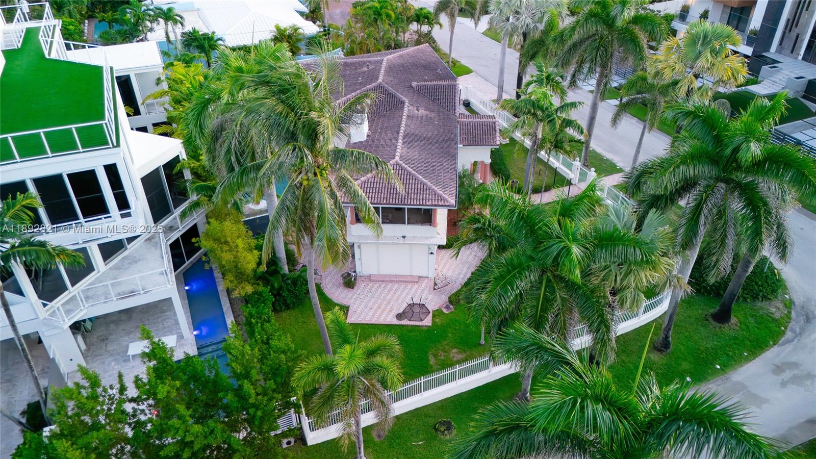 LAUDERDALE BEACH - Residential