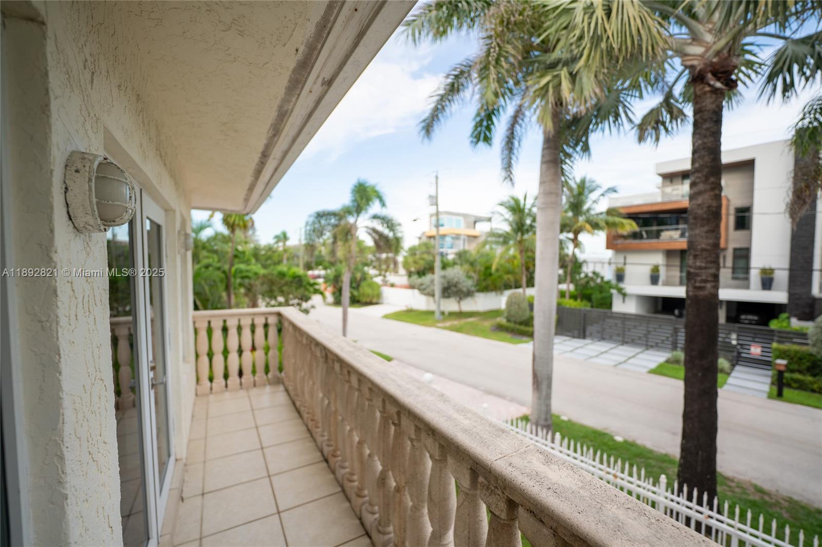 LAUDERDALE BEACH - Residential