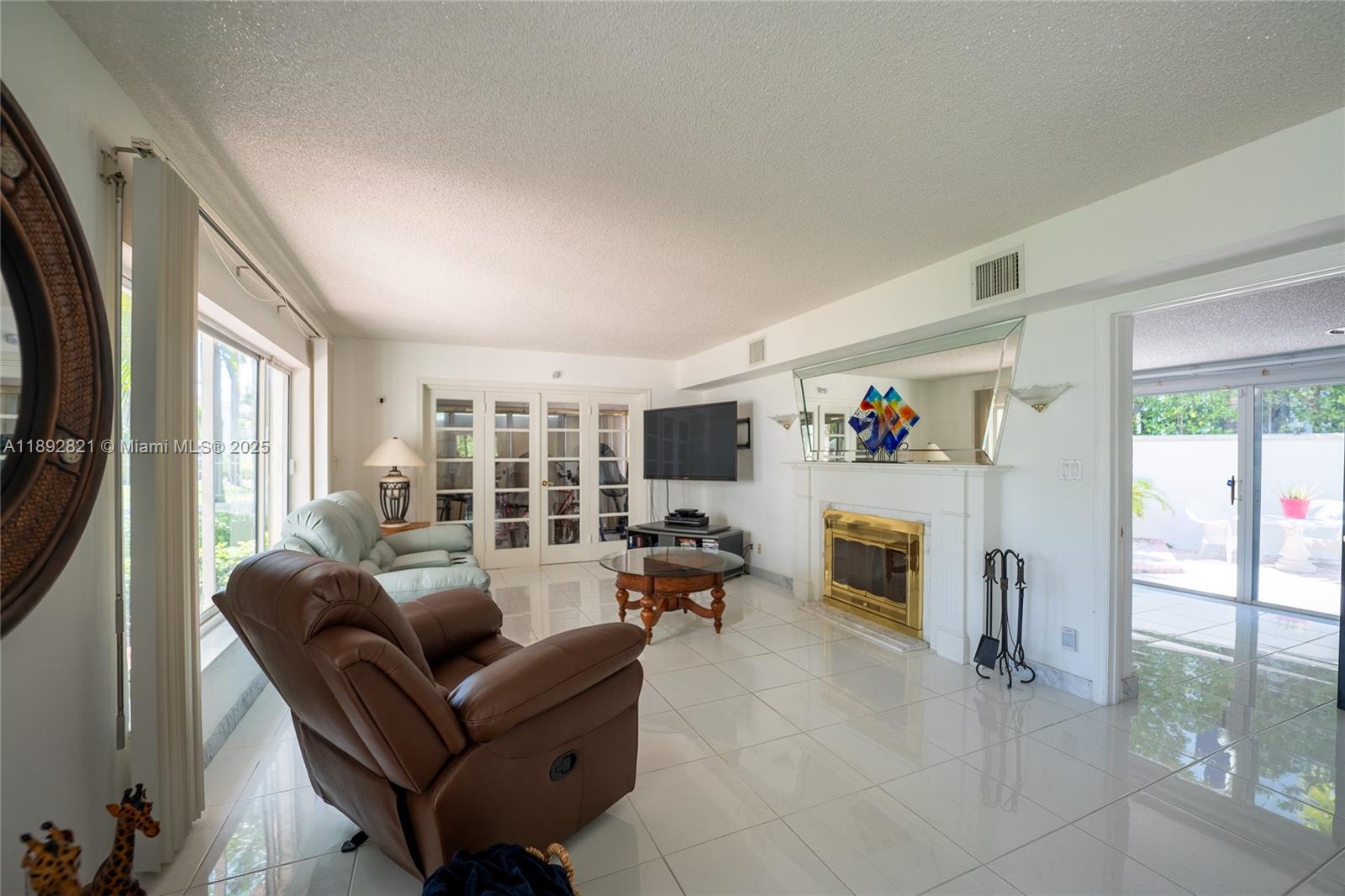 LAUDERDALE BEACH - Residential