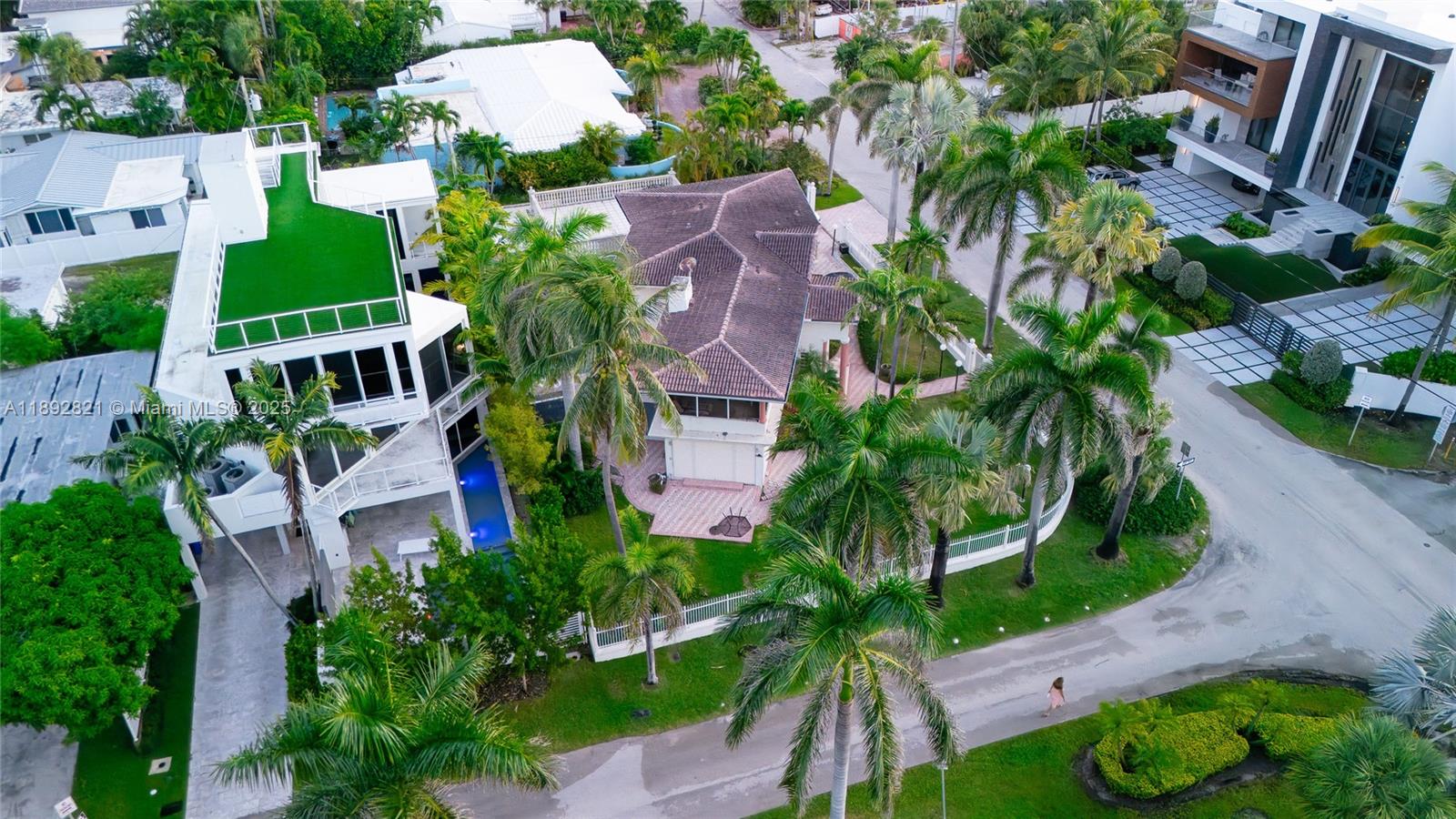 LAUDERDALE BEACH - Residential