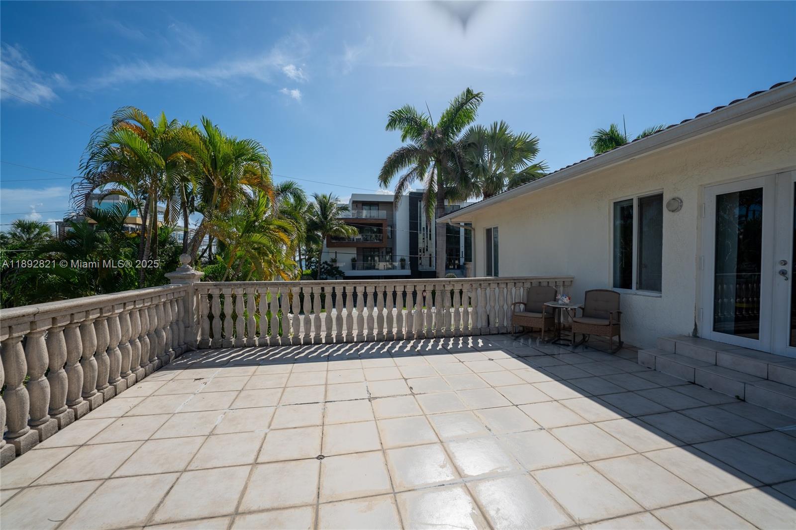 LAUDERDALE BEACH - Residential