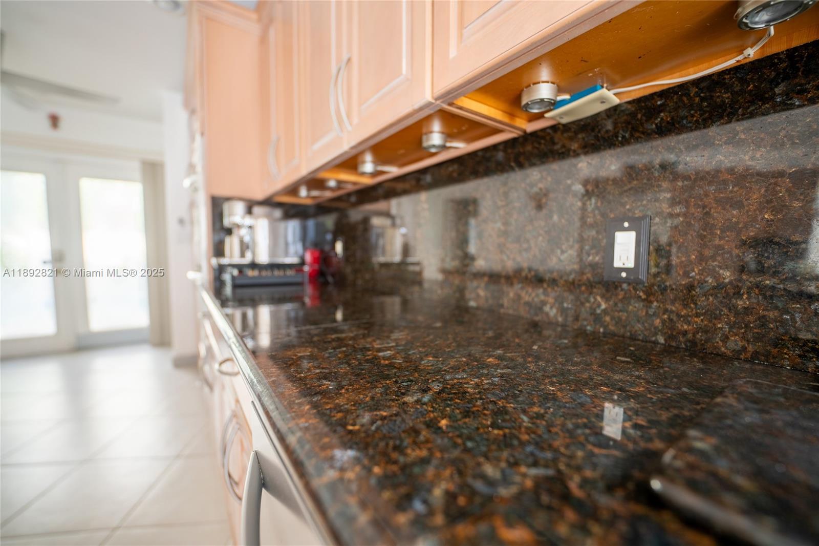 LAUDERDALE BEACH - Residential