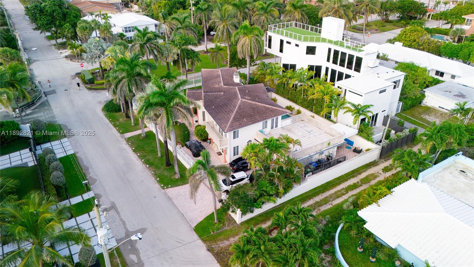 LAUDERDALE BEACH - Residential
