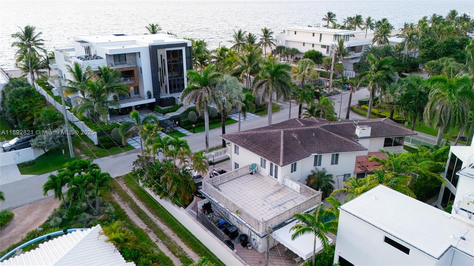 LAUDERDALE BEACH - Residential