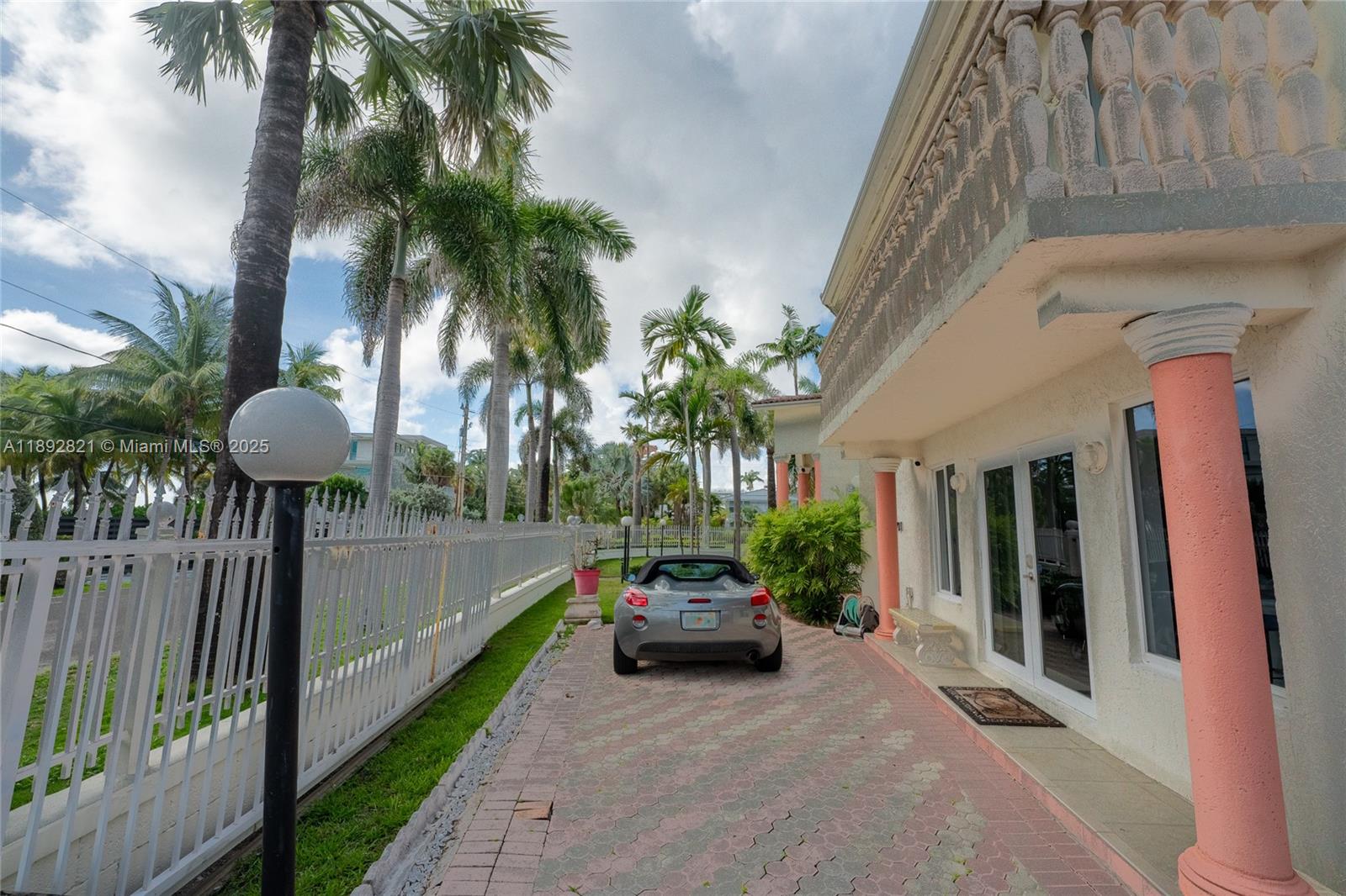 LAUDERDALE BEACH - Residential