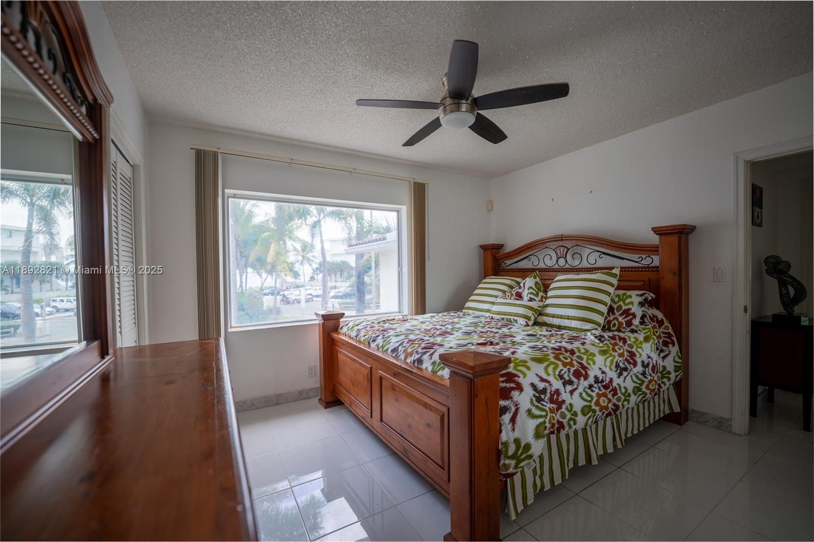 LAUDERDALE BEACH - Residential