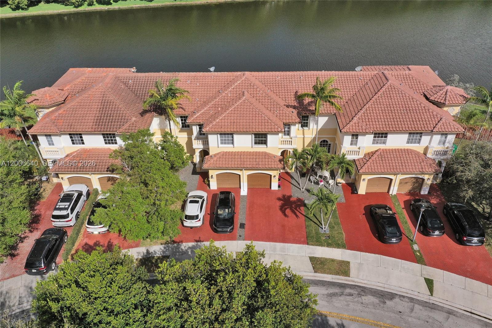 Escada Townvillas - Residential