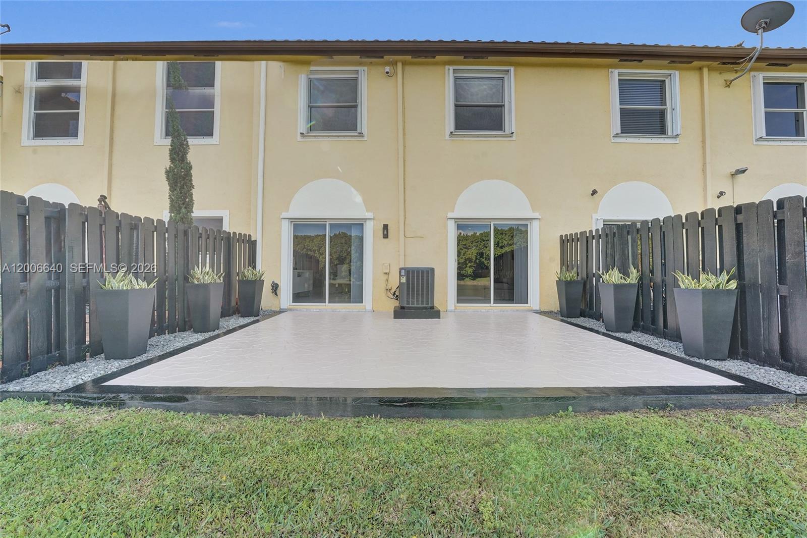 Escada Townvillas - Residential