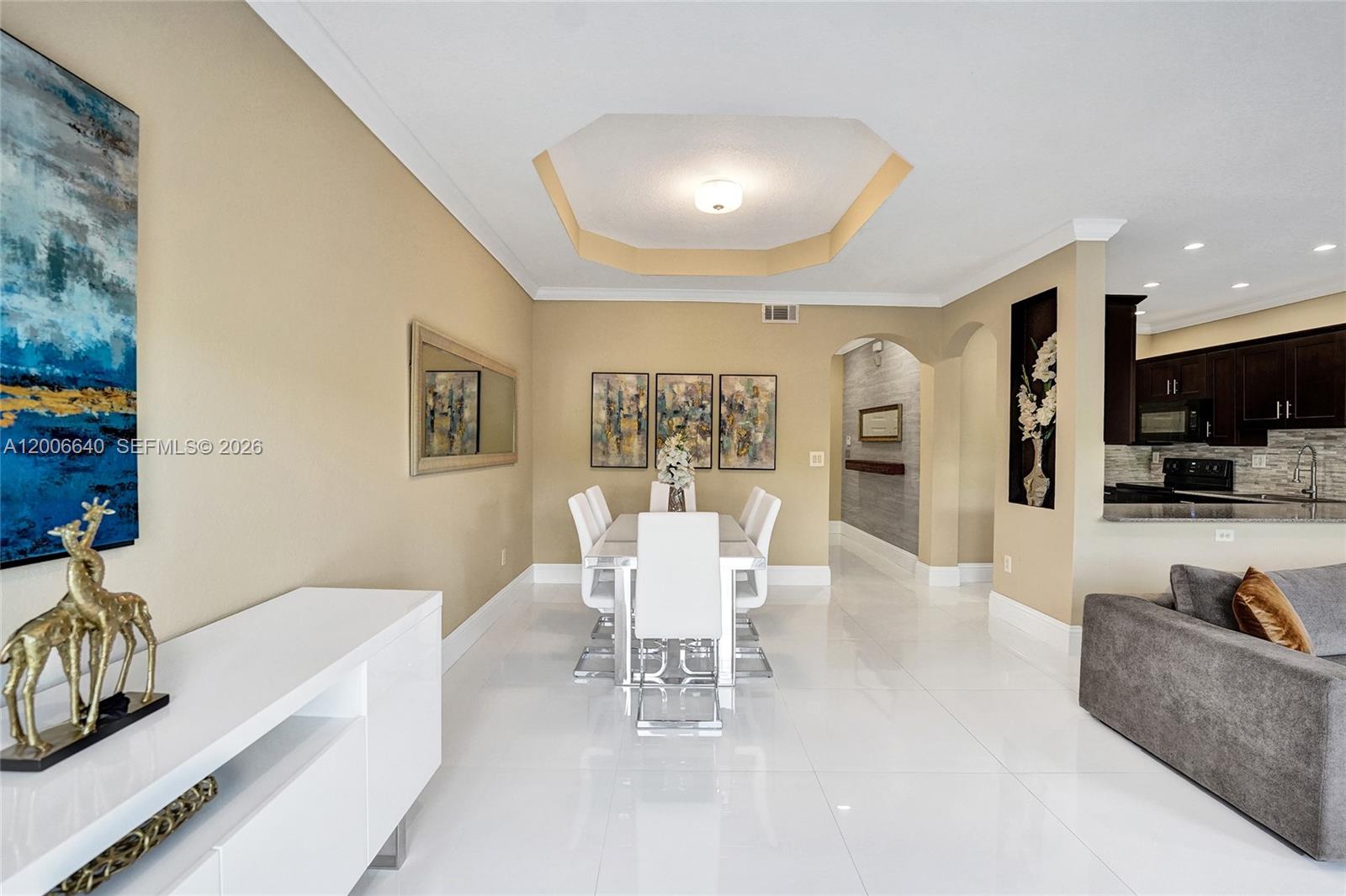 Escada Townvillas - Residential