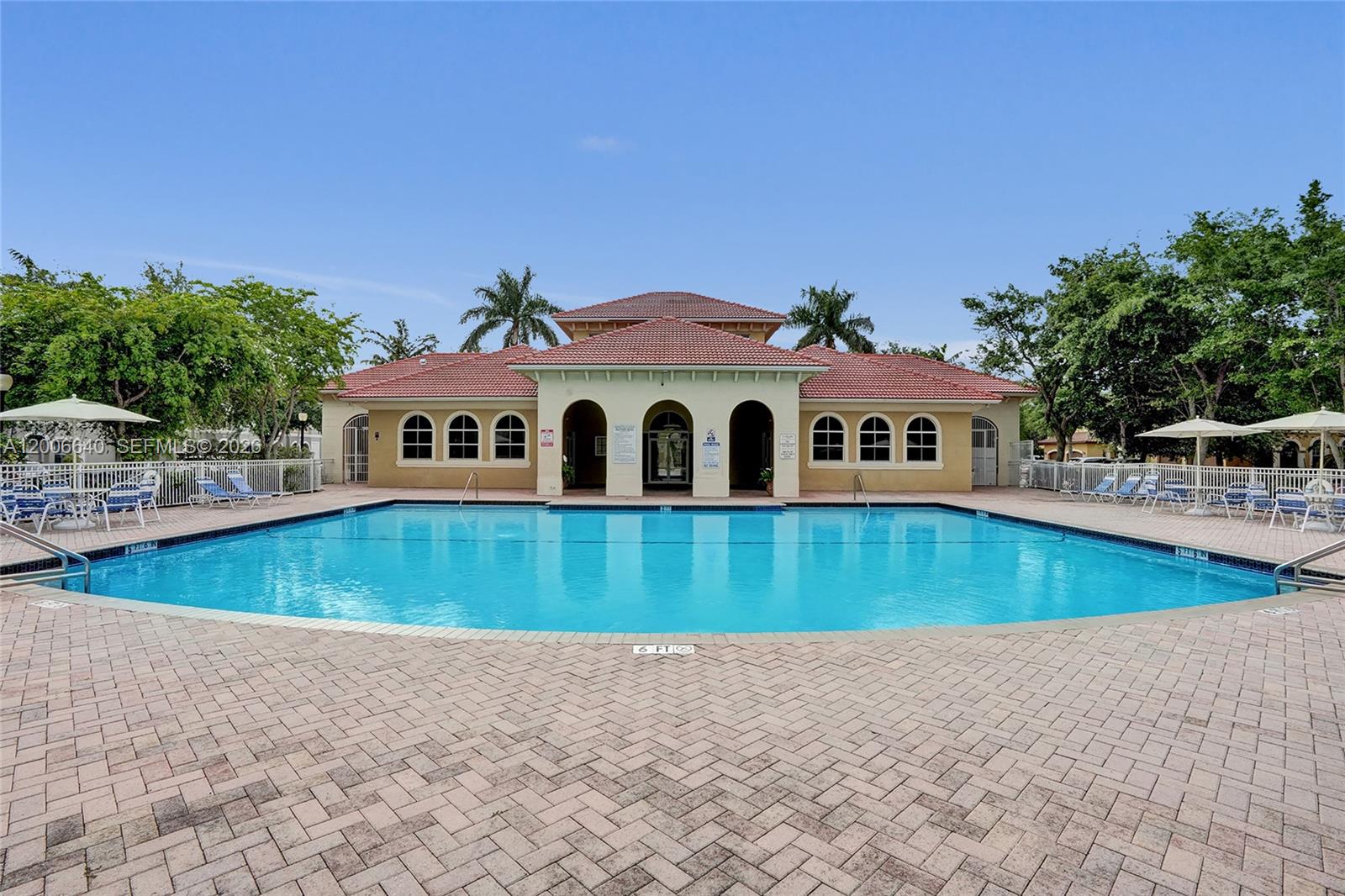 Escada Townvillas - Residential