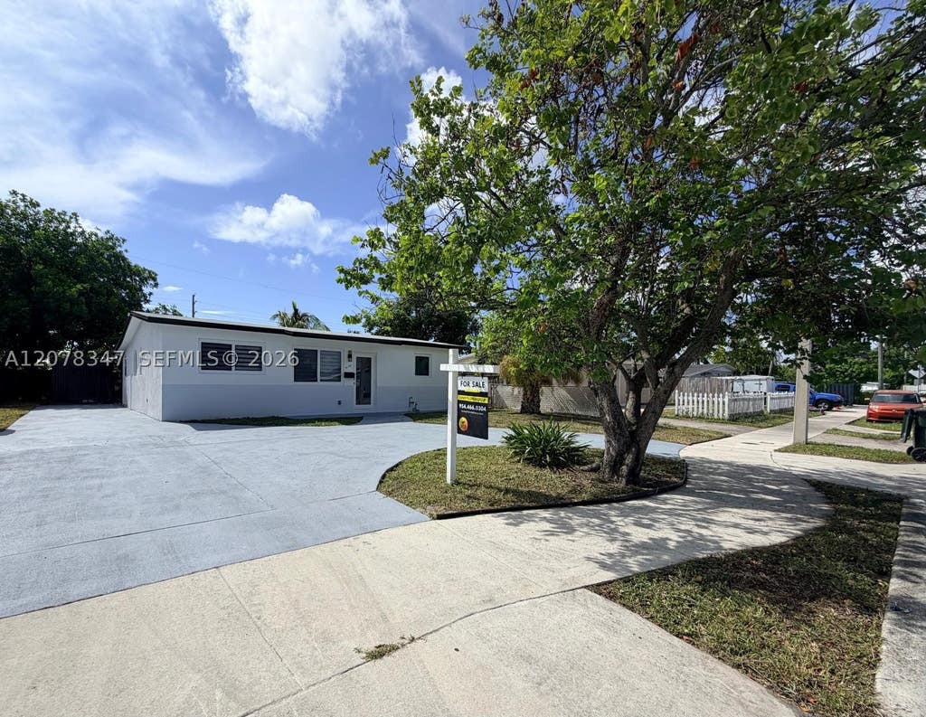 Photo of 4130 NW 11th Ave, Oakland Park, FL 33309 (MLS # A12078347)