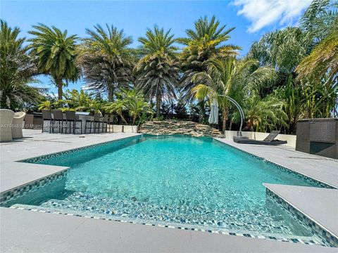 Single Family Residence in Miami FL 14851 160th St.jpg