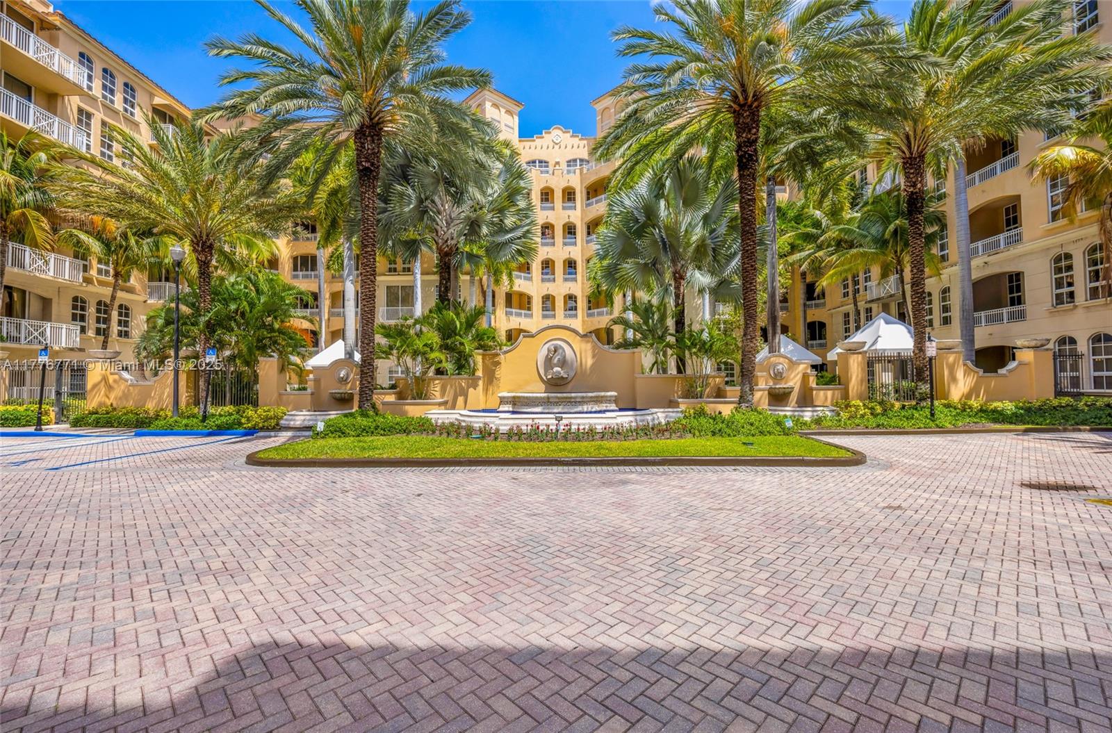 ALAQUA CONDO - Residential