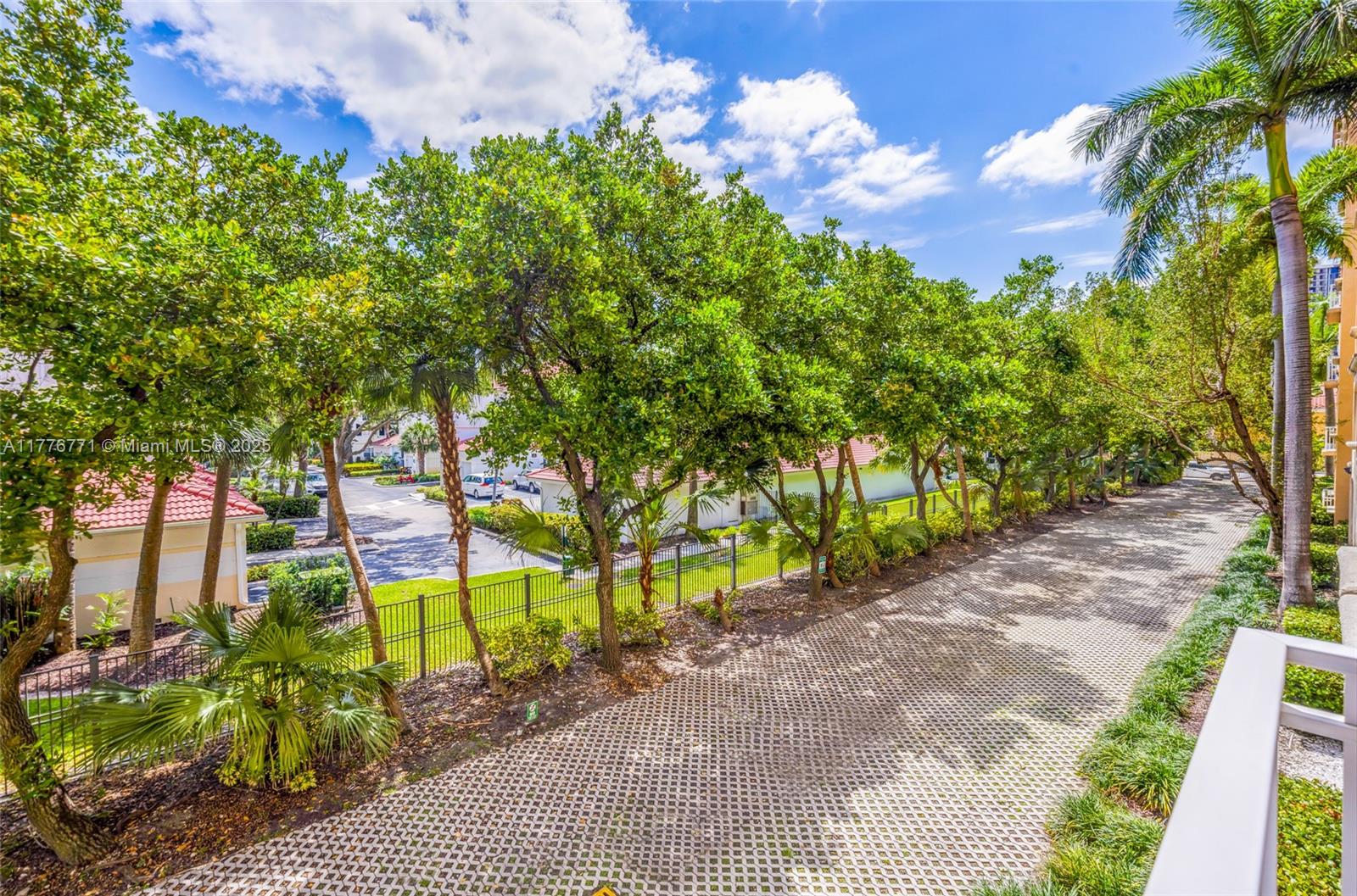 ALAQUA CONDO - Residential