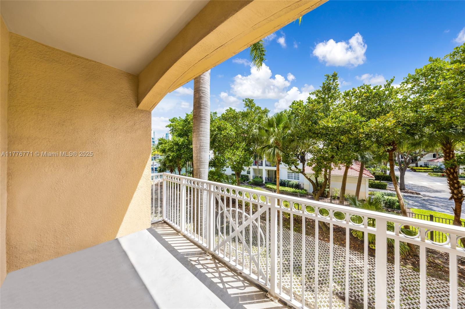 ALAQUA CONDO - Residential