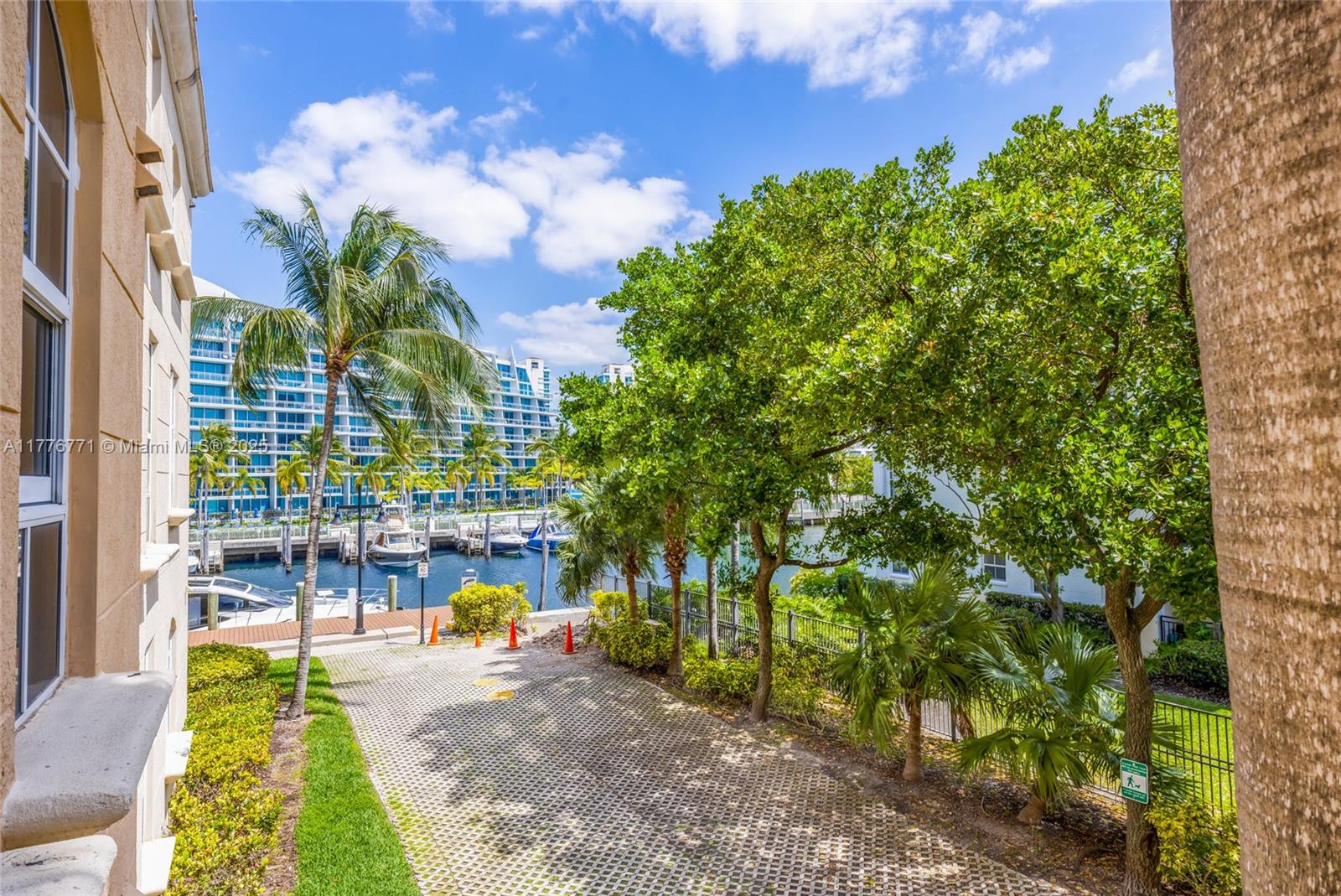 ALAQUA CONDO - Residential