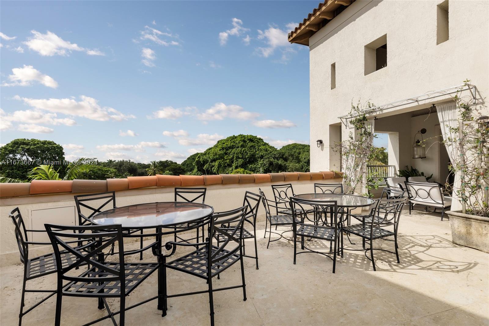 AVIGNON IN THE GABLES CON - Residential