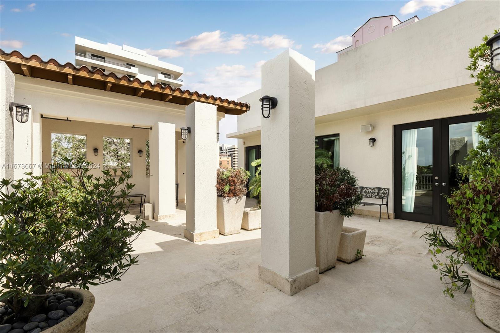 AVIGNON IN THE GABLES CON - Residential