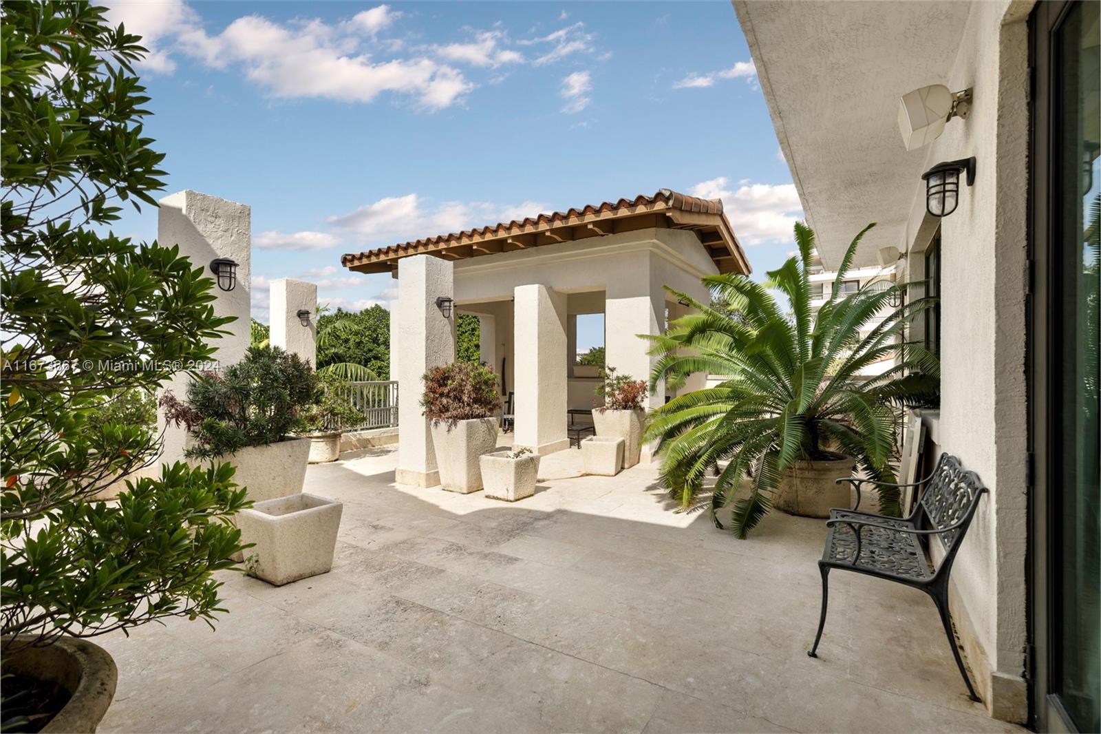 AVIGNON IN THE GABLES CON - Residential