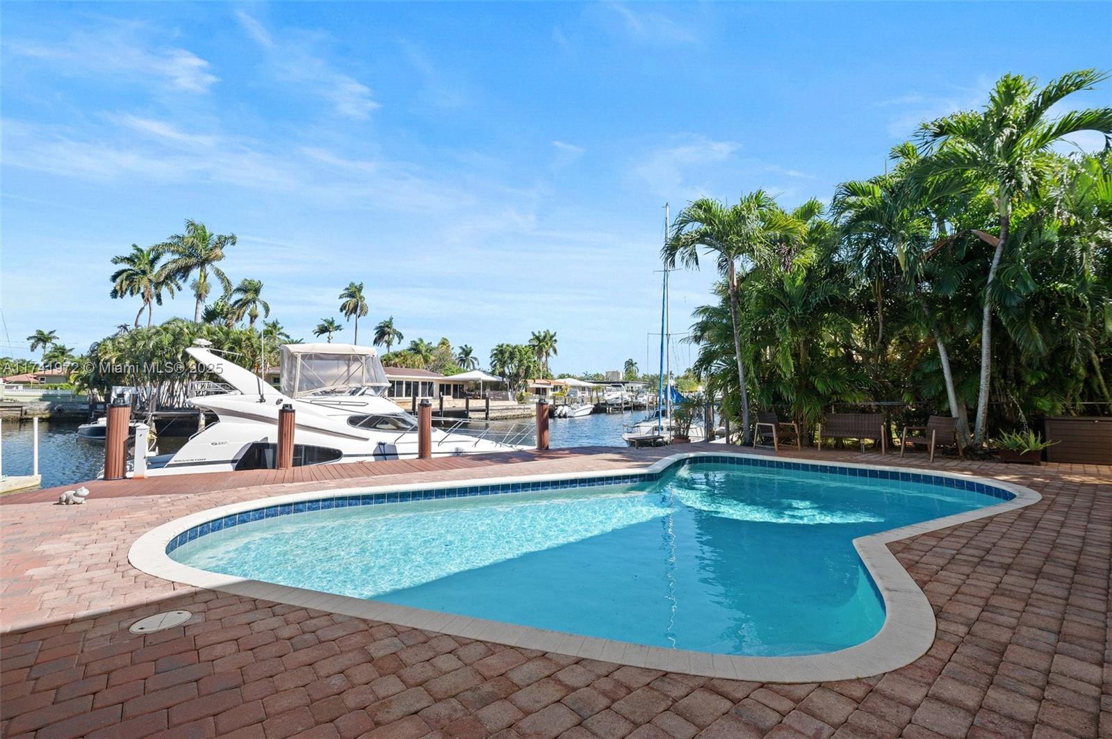 SANTA BARBARA SHORES - Residential