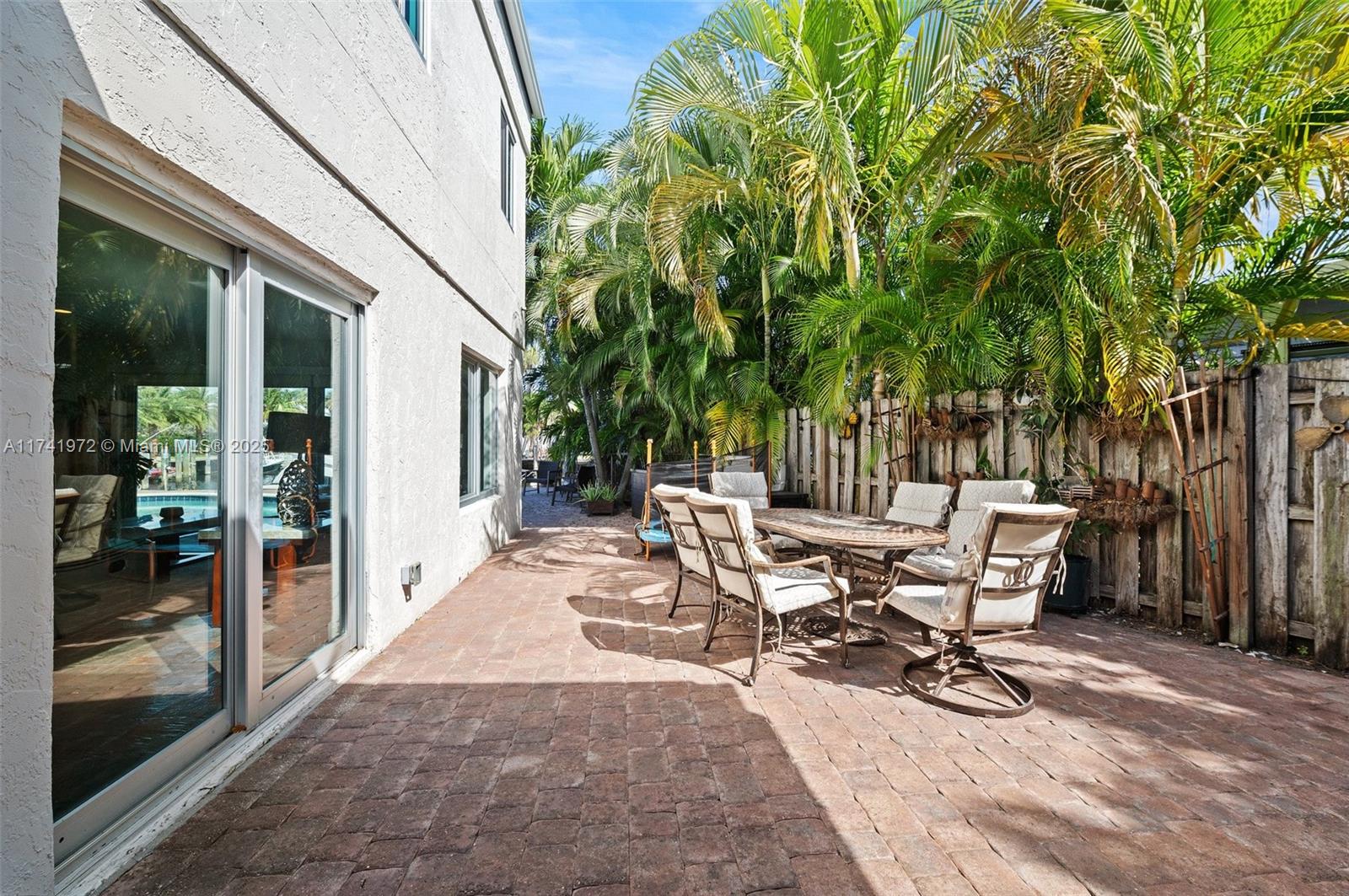 SANTA BARBARA SHORES - Residential