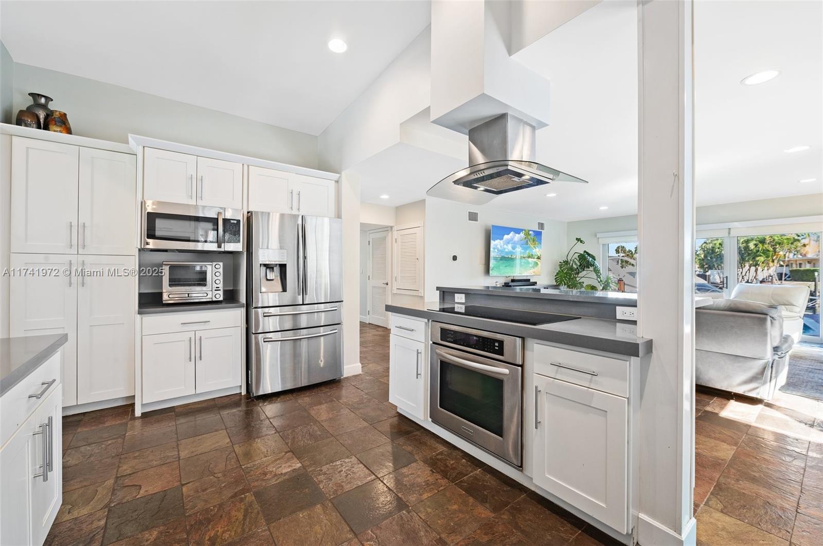 SANTA BARBARA SHORES - Residential