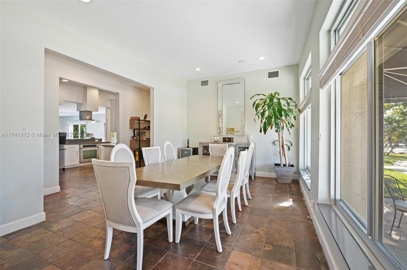 SANTA BARBARA SHORES - Residential
