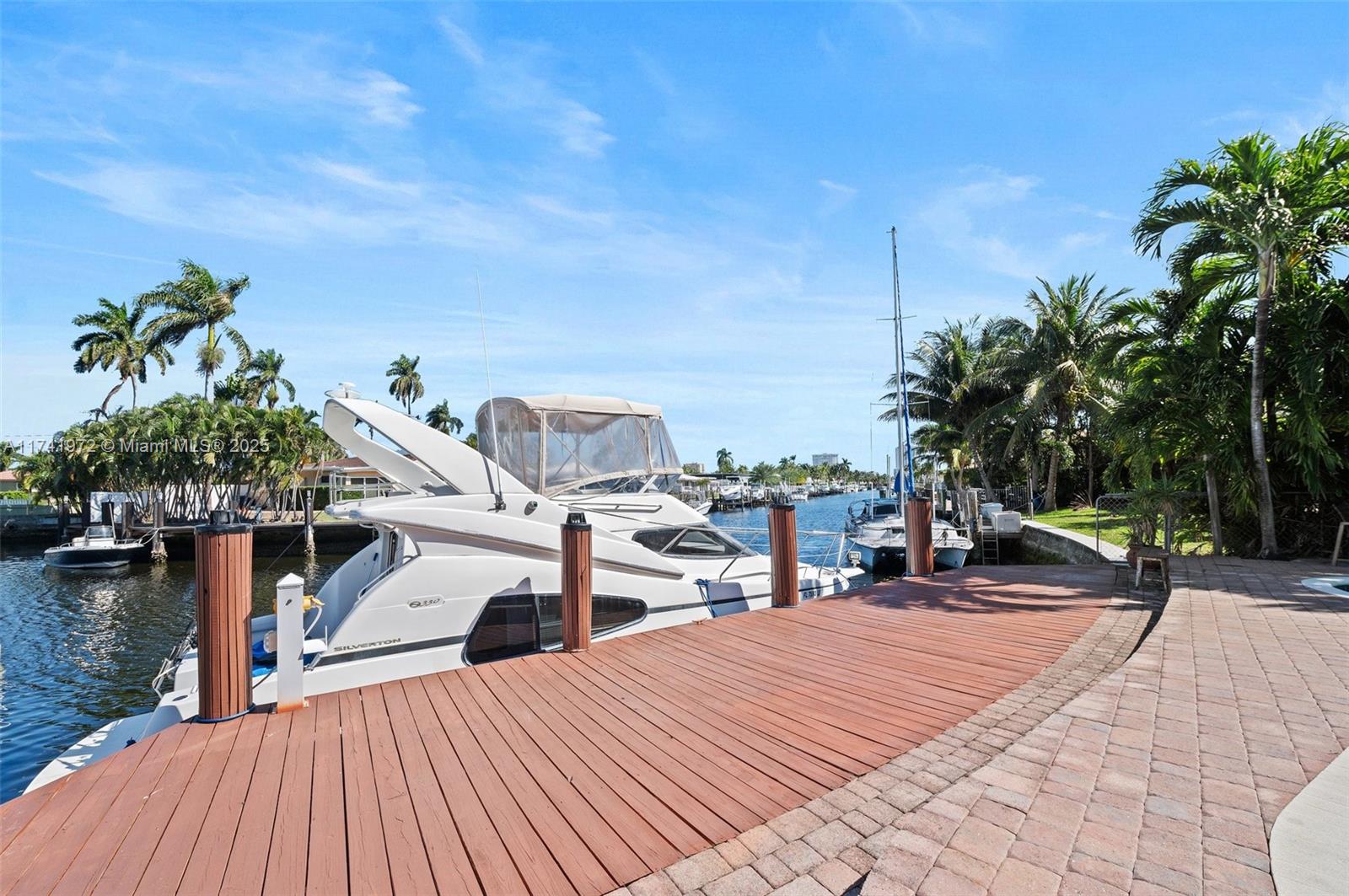 SANTA BARBARA SHORES - Residential