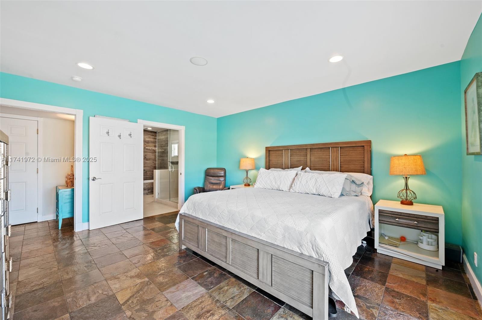 SANTA BARBARA SHORES - Residential