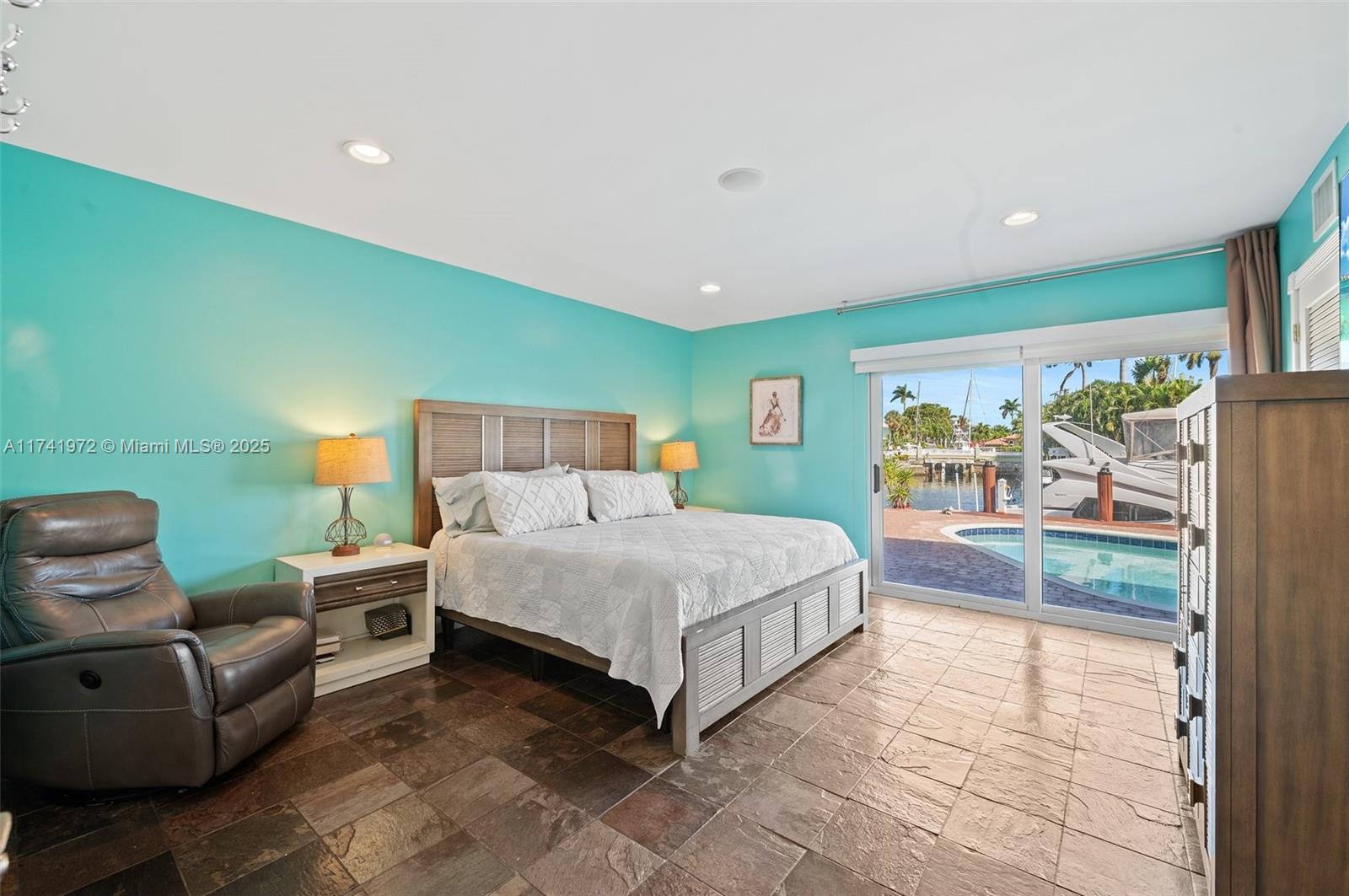 SANTA BARBARA SHORES - Residential