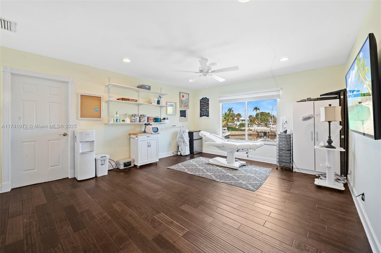 SANTA BARBARA SHORES - Residential