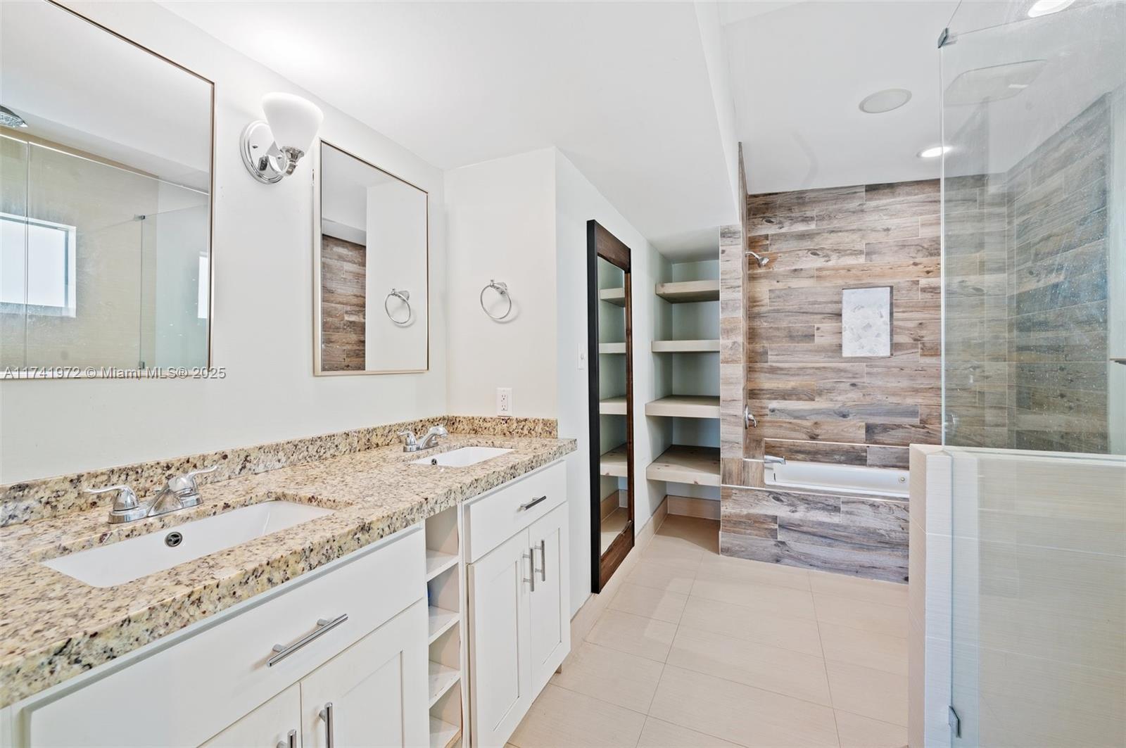 SANTA BARBARA SHORES - Residential