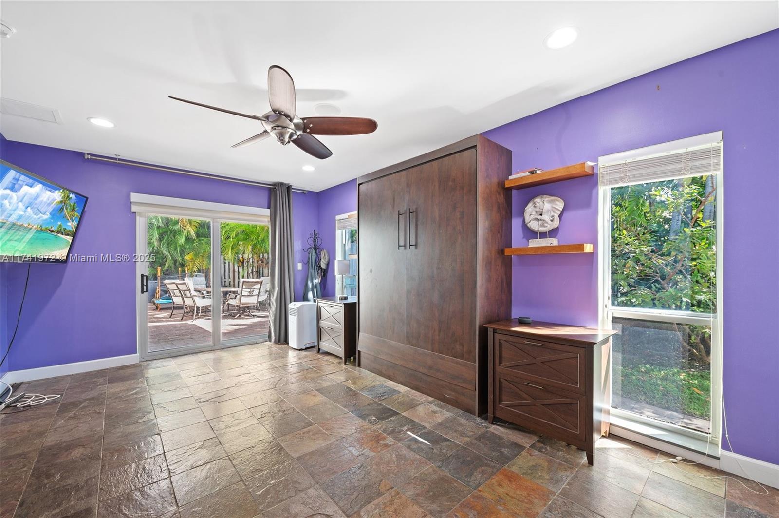 SANTA BARBARA SHORES - Residential