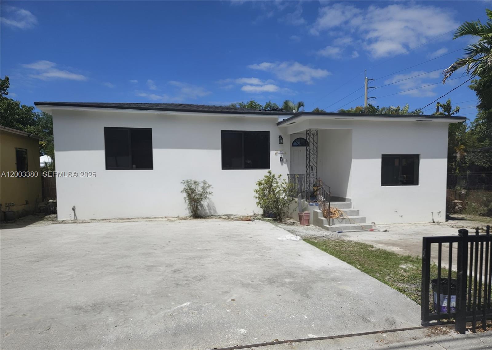 GRAPELAND CENTER - Residential Lease