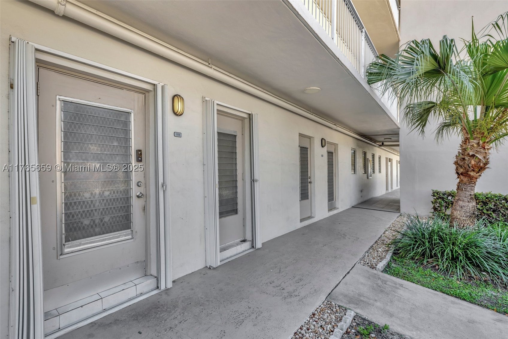 2200 Diana Dr 111