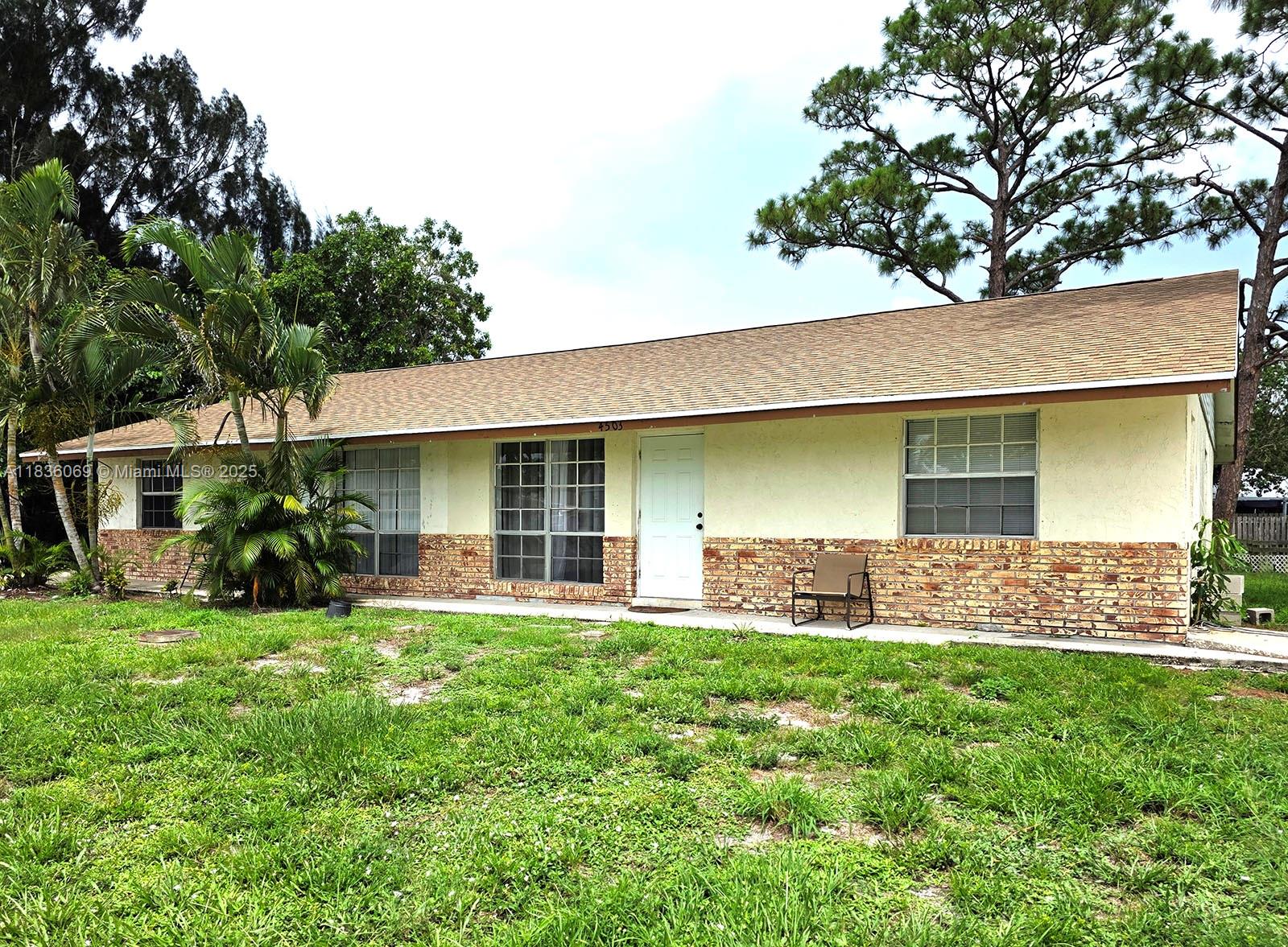 Discover this charming 3-bedroom, 1.5-bath half-duplex nestled in a quiet Stuart neighborhood. This move-in ready home offers comfortable living with room to personalize or renovate to your style. Perfect for families, No HOA community. Features include durable concrete block construction, neutral color walls, ceramic tile flooring throughout, a new roof (2024), stainless steel appliances, full-size washer & dryer. Located in desirable Fisherman’s Cove, just off Kanner Hwy— super close to brand new Costco, Publix, Walgreens, and easy access to I-95. A rare find in a prime Stuart location—perfect for your home or as a strong rental investment!
Investors: Entire duplex (both units are 3/1.5) available. Seller is open to your best offer—act fast!