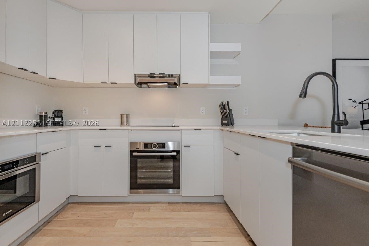 2301 Collins Ave 914